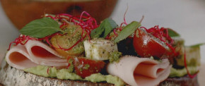 Tapas caprese con Pechuga de Pavo Ahumada Artesanal
