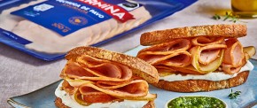 Sándwich de pera, queso y pechuga